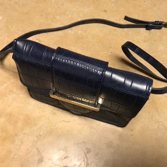 New Magnetic Closure Pouch Clutch - Picture 3 of 3